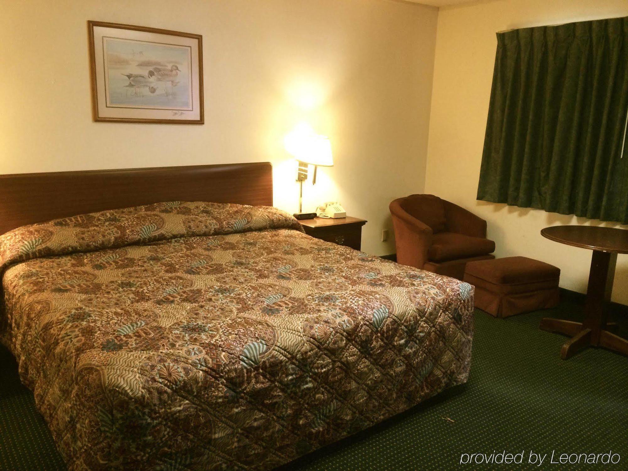 Rapids Inn & Suites Wisconsin Rapids Exterior photo
